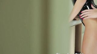 Kinky feeldoe fuck in black latex