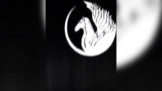 Vandal Vyxen Squirt sur son Infirmiere