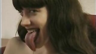 Kissing lesbians!, Extreme long tongue!