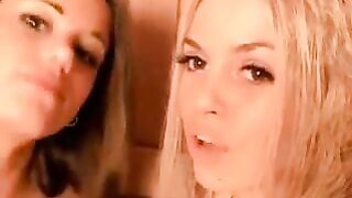 Little Caprice Und Sabrina Blond Küssen Sich In Sauna