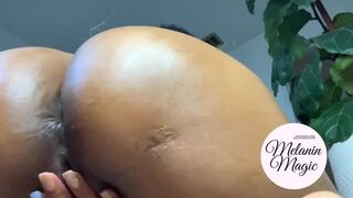 Hawt Black hottie oils butt and twerks