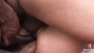 Geile volwassen verleidster geniet van triple anal en double anal spel terwijl een geheime group-sex verandert in natte anal hardcore seks met diepe stoten harde pikken en cumshots voor volwassenen