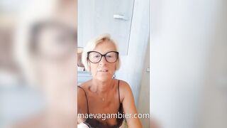 EXTRAIT - SEULE CHEZ MOI, JE ME GODE AVEC UN PLUG DANS LE CUL !!!