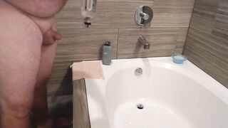 Trying out the bathmate hydro dick pump (ending got cut out)