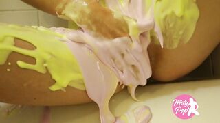 Je joue avec de la crème ... la cuisine, c'est pas mon truc