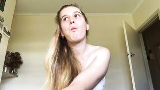 hawt hotty eats vegemite scroll
