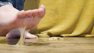 ASMR _ Egg crush ( Naked feet )