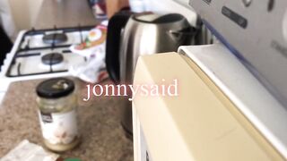 sexy angel makes U mi goreng