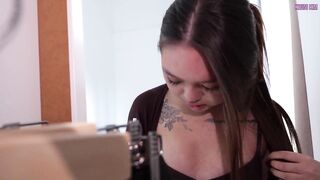 I Love Sucking Males's Toes, Sucking Their Feet and Screwing Hard. I Cum Very Vividly!
