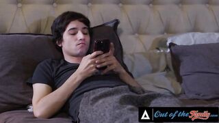 WITHOUT THE FAMILY - mother I'd like to fuck Penny Barber Is Caught Screwing Her Stepson And Ends In Three-some