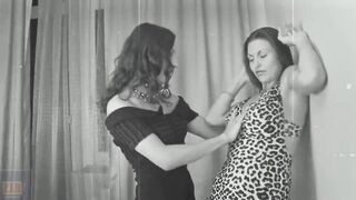 Brunette hair Lesbos Zaylan and Regan Finger and Sex-toy Masturbation