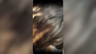 conosco a una zorrita en el boliche y me la llevo a mi casa
