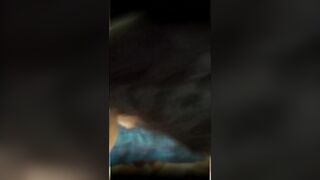 conosco a una zorrita en el boliche y me la llevo a mi casa