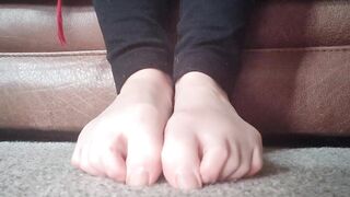 ASMR- baby oil foot massage (whispers + giggles)