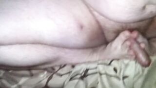 Артем дрочит ногами сам себе и кончает self suck autofellatio self footjob
