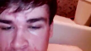 Артем сосет сам себе дрочит ногами лижет ноги self suck autofellatio self footjob