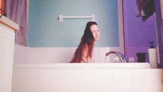 Bubble baths joy, come play with me