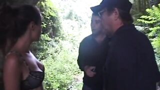 Leona de la Rochelle suce dans les bois