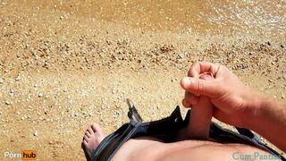 OMG STRANGER CUM IN MY PANTS ON THE BEACH