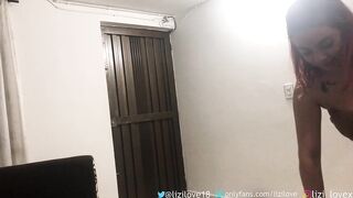 My wife takes KFC delivery stud UNDRESSED - Lizi Love