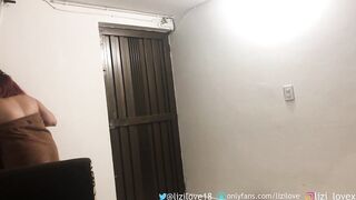 My wife takes KFC delivery stud UNDRESSED - Lizi Love