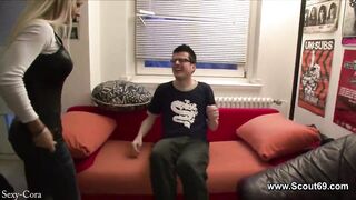 Amateur Pornostar HAWT CORA fickt den Gitarrenlehrer
