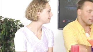 Die two Studentinen und der Stecher von nebenan