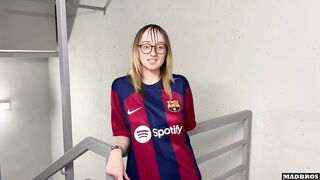 A Barcelona Supporter Banged By PSG Fan in The Corridors Of The Football Stadium !!!