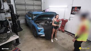 Lexa Jo's Roadside Supplementary Service: Mechanic Fixes Her Car with Sex