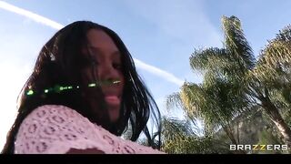 Brazzers - Hot black pornstar Nyomi Banxxx tries ass slam