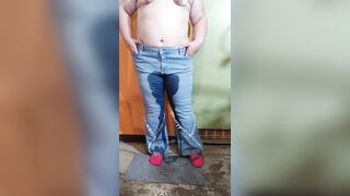 Despairing bulky mother I'd like to fuck pees in blue jeans