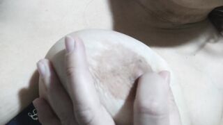 Играю язычком с сиськами