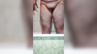 big beautiful woman mother I'd like to fuck mommy peeing in the shower in slow motion