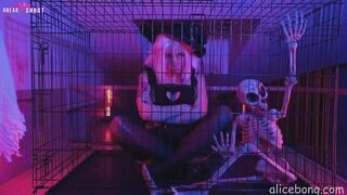 Ебля в киску для ведьмы на Хэллоуин AliceBong
