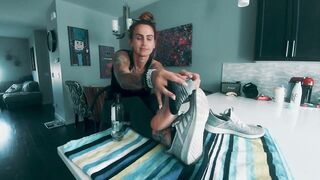 mother I'd like to fuck Pours Oil on her Feet & Teases u with her Consummate Pink Soles! HD PREVIEW