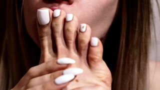 kisses and licks her feet Throat/Foot fetish Kira Loster