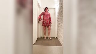 Nicolette in her recent sandals and fresh handbag – I suppose this babe looks hot
