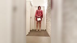 Nicolette in her recent sandals and fresh handbag – I suppose this babe looks hot