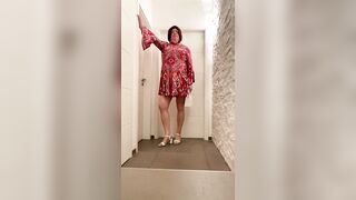 Nicolette in her recent sandals and fresh handbag – I suppose this babe looks hot