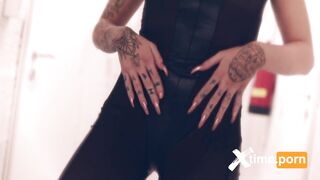 Teen Quinn Diamond dressina a fetish outfit showing her melons and cunt out
