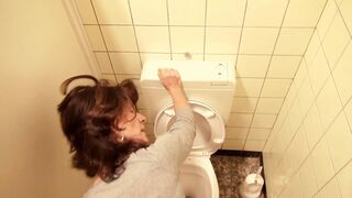 Lustful Older Granny Bath and Daybed Screw Fest