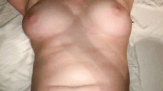 Curvy girlfriend likes anal creampie