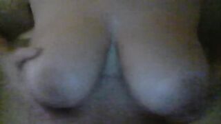 Gioco con le mie grosse tette