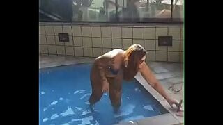 Married redhead showing off in the condo pool to a neighbour.