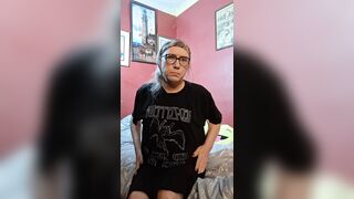 Old Unsightly t-girl disrobes and pleasures self