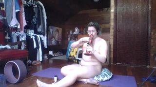 STONER HOTTIE DOES IN NATURE'S GARB YOGA