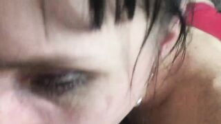 ДЕВУШКА ПОШЛА ЗА ГРИБАМИ И НАШЛА ЛУЧШИЙ ЧЛЕН В ЕЁ ЖИЗНИ И ПУЛЬСИРУЮЩИМ ОКОНЧАНИЕМ