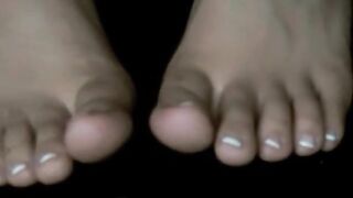 WILLING FOR CUM! TOEGIRL'S FRENCH PEDICURED TOES