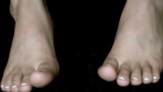 WILLING FOR CUM! TOEGIRL'S FRENCH PEDICURED TOES