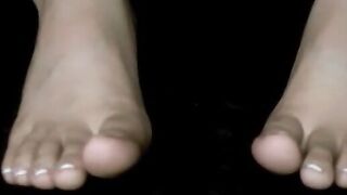 WILLING FOR CUM! TOEGIRL'S FRENCH PEDICURED TOES
